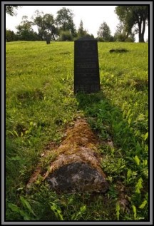 Tombstone in the Kelme cemetery. August 2009